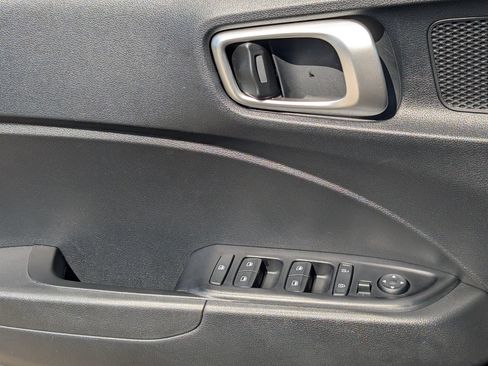 Used 2023 Hyundai Venue SE w/ Cargo Package FWD image 23