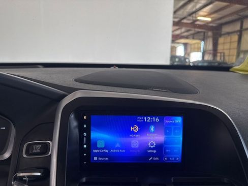 Used 2016 Volvo XC60 T6 R-Design Platinum w/ Climate Package image 14