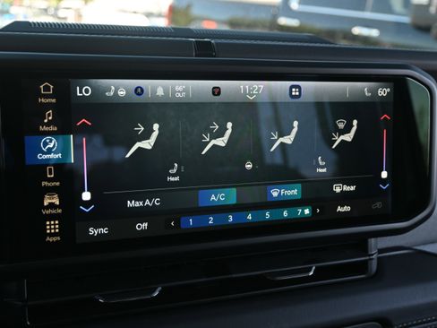 Used 2025 Jeep Wrangler Unlimited Sahara AWD/4WD image 28