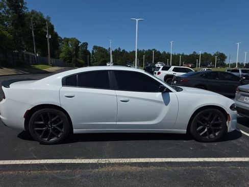 Used 2019 Dodge Charger SXT w/ Plus Group RWD image 9