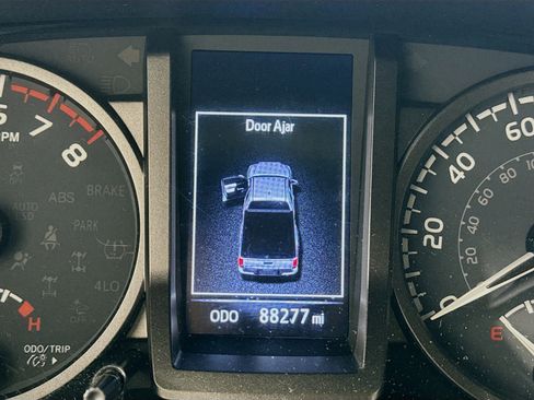 Used 2021 Toyota Tacoma TRD Sport image 15