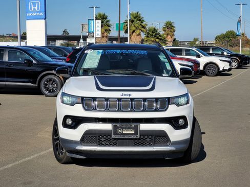 Used 2022 Jeep Compass Limited w/ Mopar Graphics Package image 2