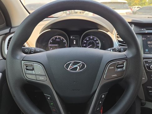 Used 2017 Hyundai Santa Fe SE FWD image 15