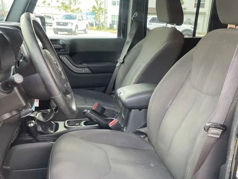 Used 2018 Jeep Wrangler Unlimited Sport image 9