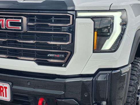Used 2025 GMC Sierra 2500 AT4X AWD/4WD image 8