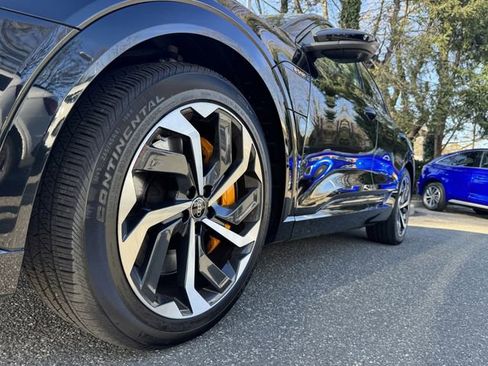 Used 2023 Audi e-tron Premium Plus image 10