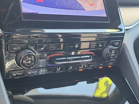 Used 2023 Jeep Grand Cherokee L Laredo image 30