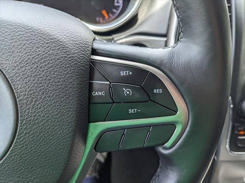 Used 2019 Jeep Grand Cherokee Laredo w/ Security & Convenience Group AWD/4WD image 23