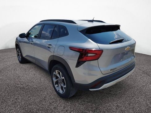 Used 2025 Chevrolet Trax LT FWD image 5