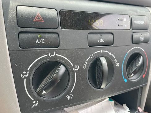 Used 2004 Toyota Corolla LE image 6