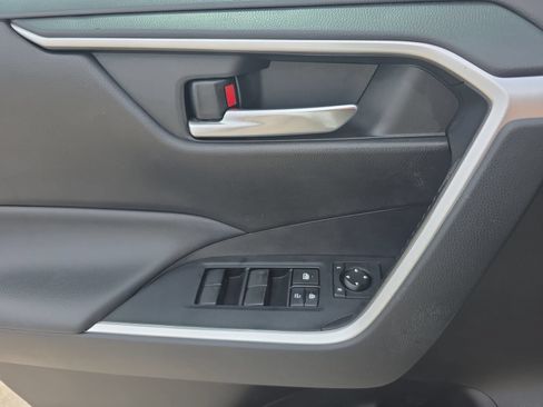 Used 2021 Toyota RAV4 XLE w/ Convenience Package FWD image 25