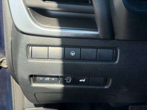 Used 2024 Nissan Rogue SV AWD/4WD image 14