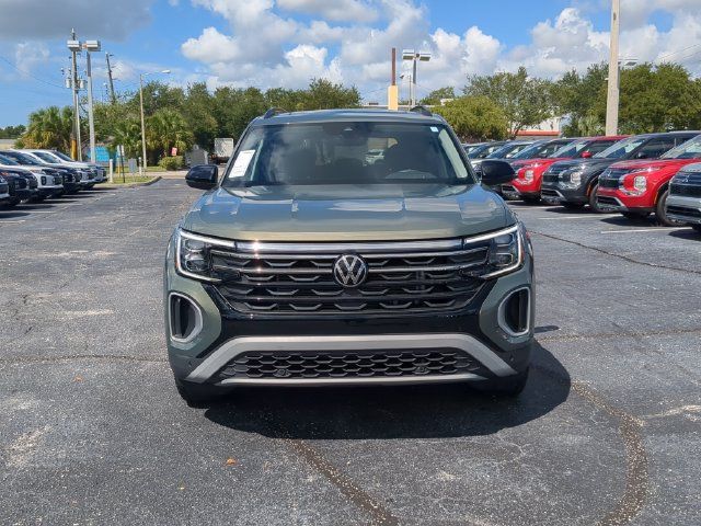 Used 2024 Volkswagen Atlas Peak Edition SEL AWD/4WD image 3