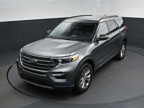 Used 2023 Ford Explorer XLT w/ Equipment Group 202A AWD/4WD image 30