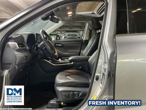 Used 2022 Toyota Highlander XLE FWD image 8