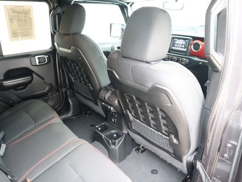 Used 2018 Jeep Wrangler Unlimited Rubicon w/ LED Lighting Group AWD/4WD image 40