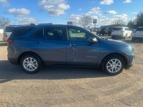 Used 2024 Chevrolet Equinox LS w/ LS Convenience Package image 9