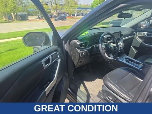 Used 2023 Ford Explorer XLT w/ Equipment Group 202A AWD/4WD image 17