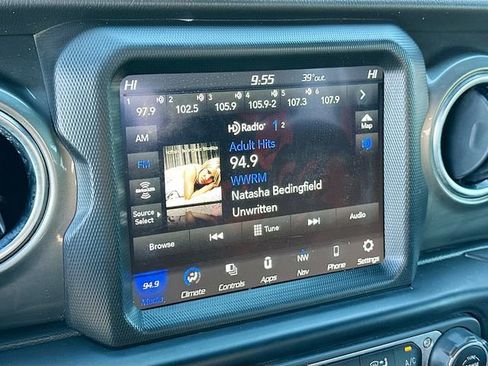 Used 2021 Jeep Gladiator Overland image 15