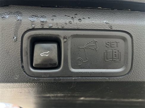 Used 2022 Ford Expedition XLT image 34