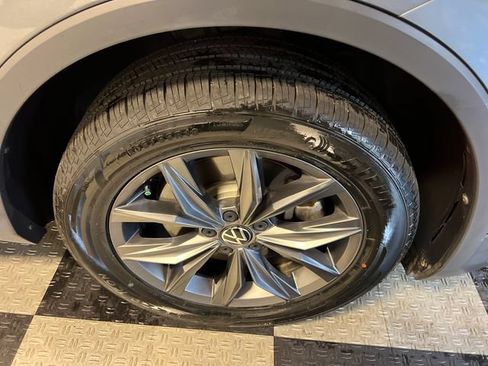 Certified 2023 Volkswagen Tiguan SE FWD image 10