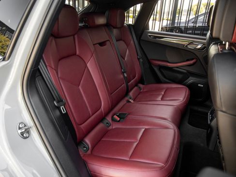 Certified 2022 Porsche Macan S AWD/4WD image 41