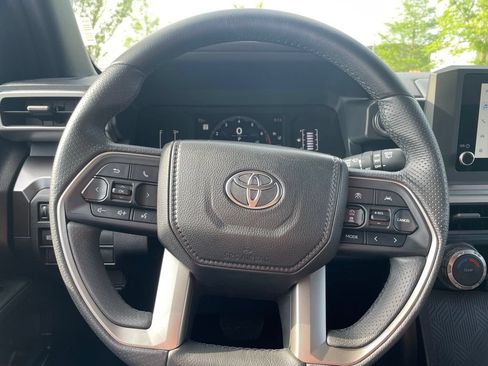 Used 2025 Toyota 4Runner SR5 AWD/4WD image 14