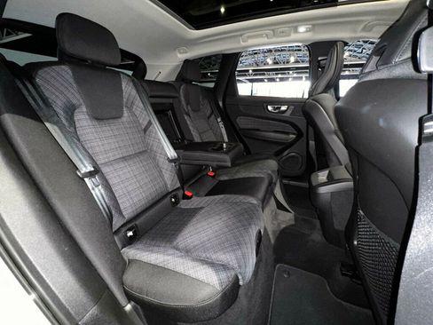 Used 2023 Volvo XC60 B5 Core image 29