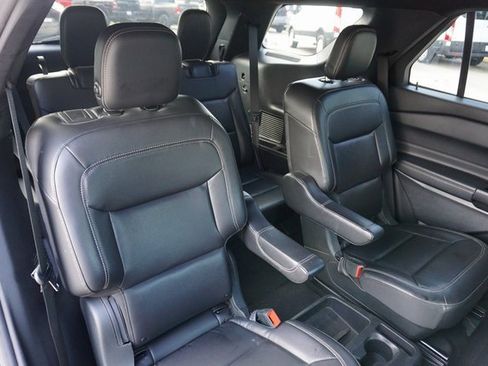 Used 2020 Ford Explorer XLT w/ Equipment Group 202A image 11