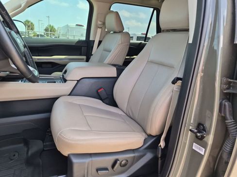 Certified 2024 Ford Expedition XLT RWD image 19