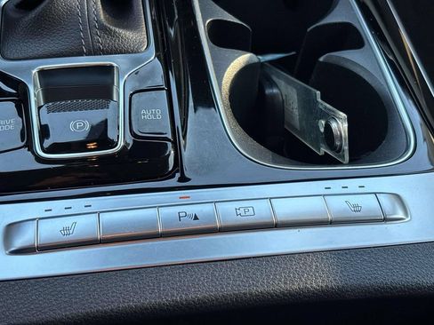 Used 2024 Kia Carnival EX FWD image 29