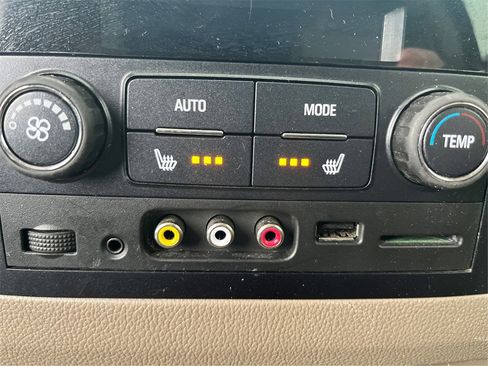 Used 2015 Chevrolet Suburban LT image 49