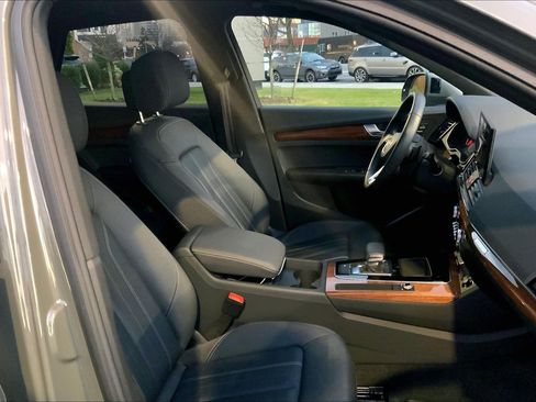 Used 2023 Audi Q5 2.0T Premium w/ Convenience Package image 8