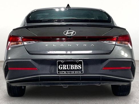 Used 2025 Hyundai Elantra Sport FWD image 5