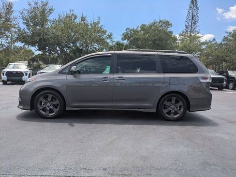 Used 2011 Toyota Sienna SE w/ Preferred Pkg FWD image 7