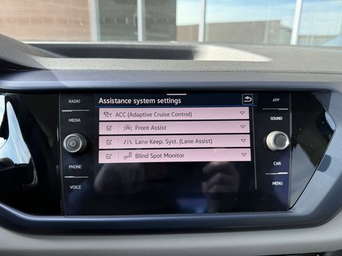 Used 2022 Volkswagen Taos SE w/ Panoramic Sunroof Package image 23