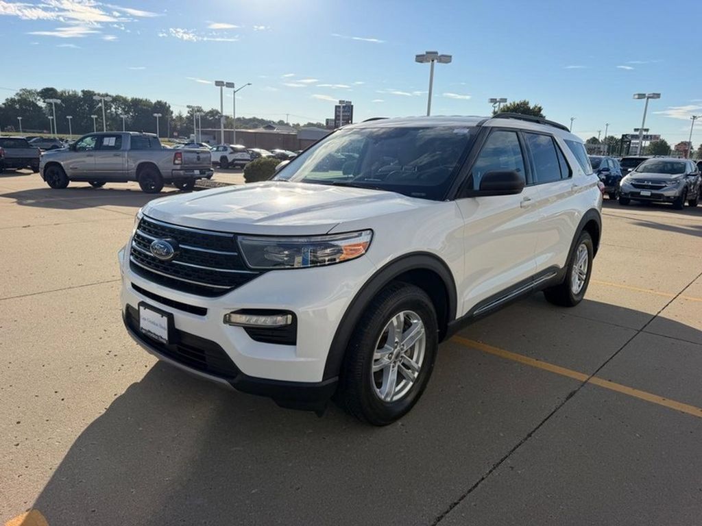 Used 2020 Ford Explorer XLT w/ Equipment Group 202A AWD/4WD image 7
