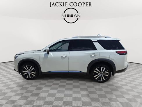 Certified 2024 Nissan Pathfinder Platinum w/ Cargo Package AWD/4WD image 8