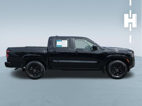 Used 2024 Nissan Frontier SV RWD image 3