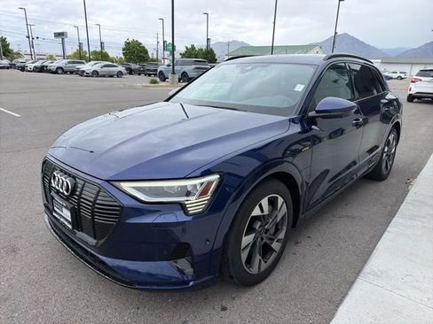 Used 2022 Audi e-tron Premium w/ Convenience Plus Package AWD/4WD image 3