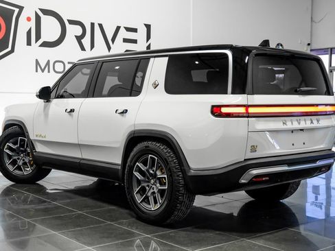 Used 2023 Rivian R1S Adventure image 12