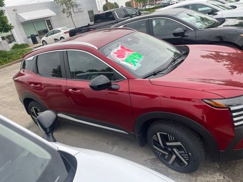 Used 2026 Nissan Kicks SV FWD image 3