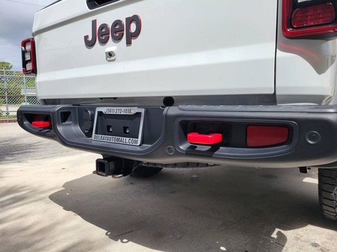 Used 2024 Jeep Gladiator Rubicon w/ Safety Group AWD/4WD image 18