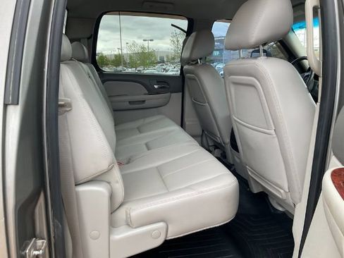 Used 2014 GMC Sierra 3500 SLT w/ SLT Convenience Package AWD/4WD image 16