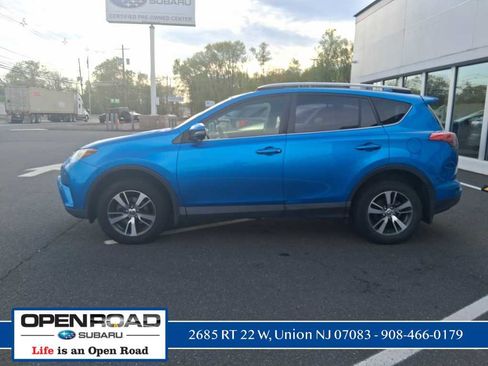 Used 2018 Toyota RAV4 XLE AWD/4WD image 4