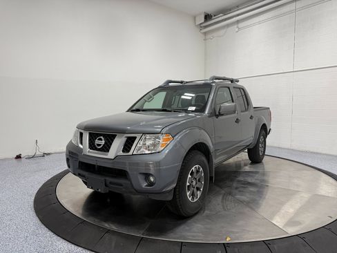 Used 2020 Nissan Frontier PRO-4X w/ Pro-4x Utility Package image 3