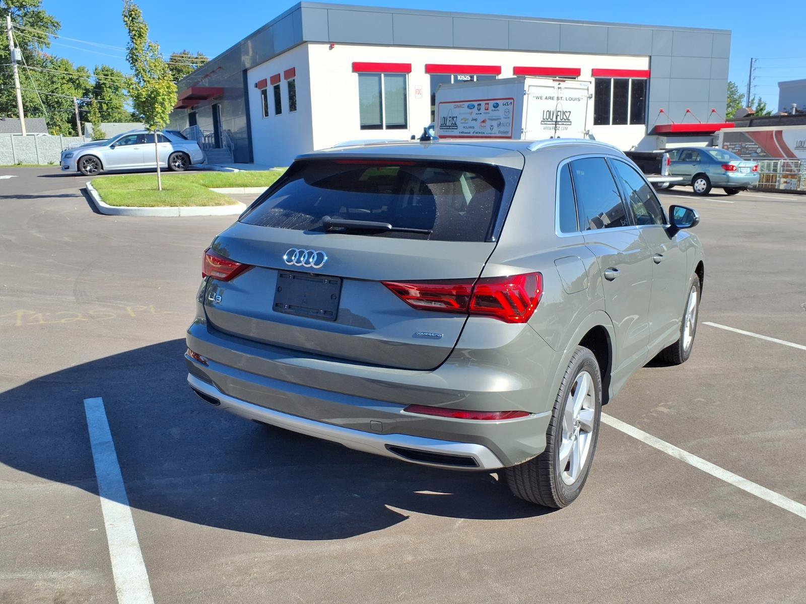 Used 2019 Audi Q3 2.0T Premium AWD/4WD image 4