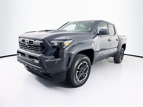 Used 2025 Toyota Tacoma TRD Sport AWD/4WD image 3