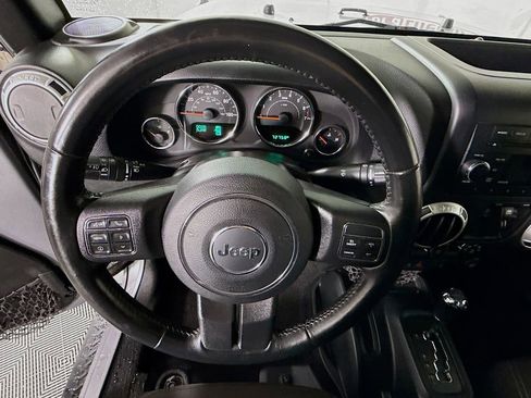 Used 2018 Jeep Wrangler Unlimited Sahara w/ Connectivity Group image 16