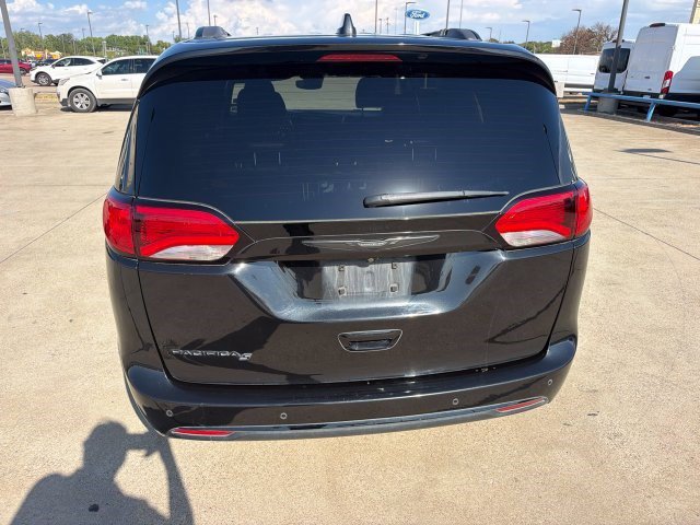 Used 2019 Chrysler Pacifica Touring-L Plus w/ Advanced Safetytec Group FWD image 9
